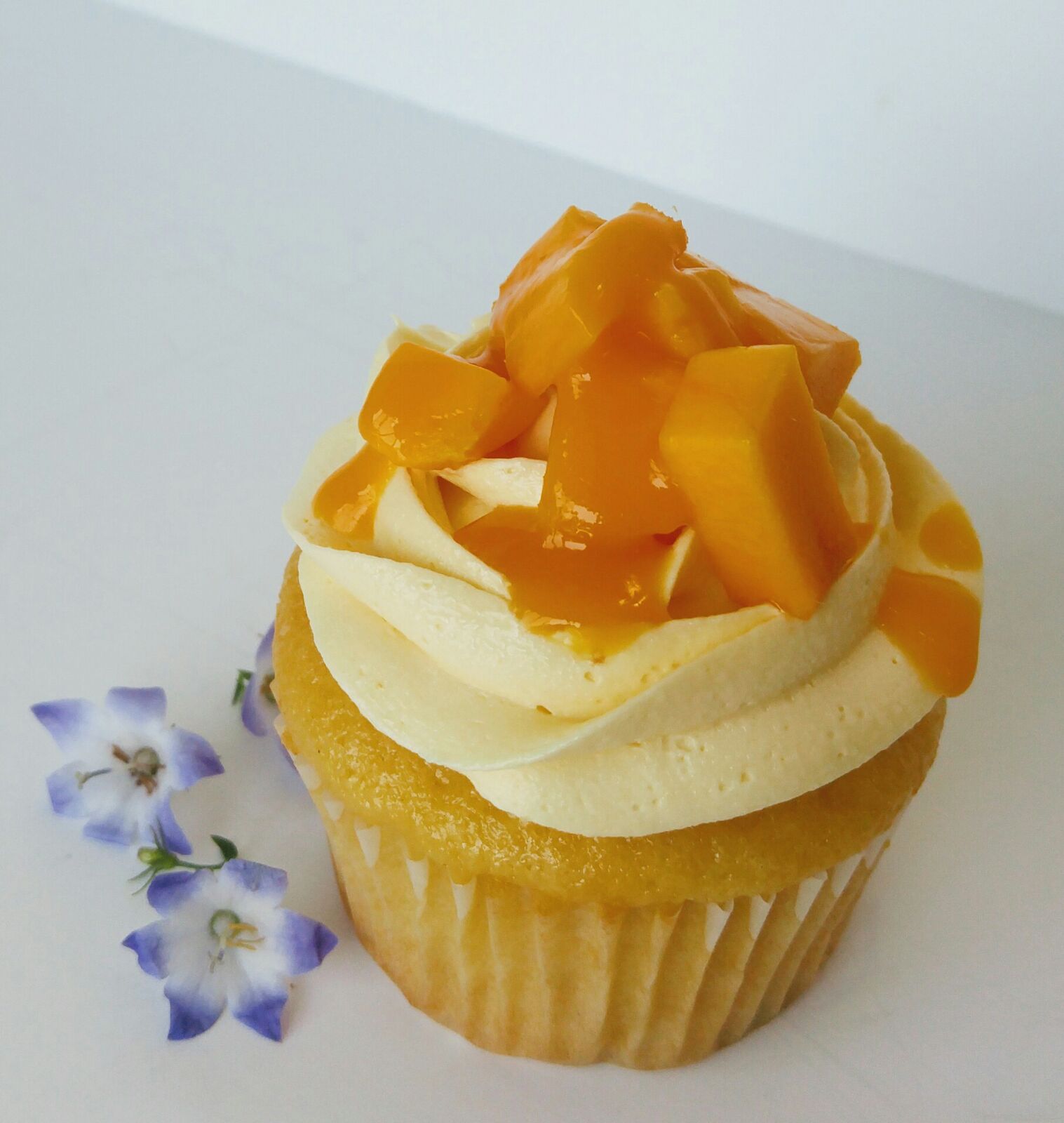 Mango cupcake ca2bffb86e22e1a4e5b869352c847d96b74cc4fd62a694e55eab57d53825acf1